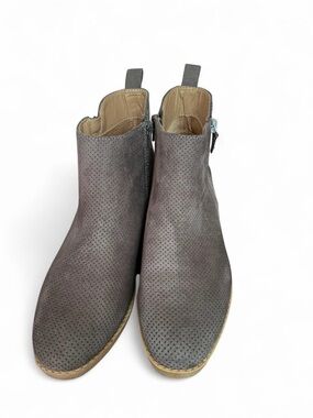 Universal Thread Perforated Gray Suede Ankle Boots